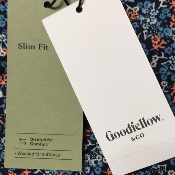 Slim fit Button up top Size Small - Picture 4 of 6